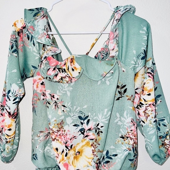 Xhilaration Green Floral Print Cold Shoulder Romper women's size small - Picture 4 of 6
